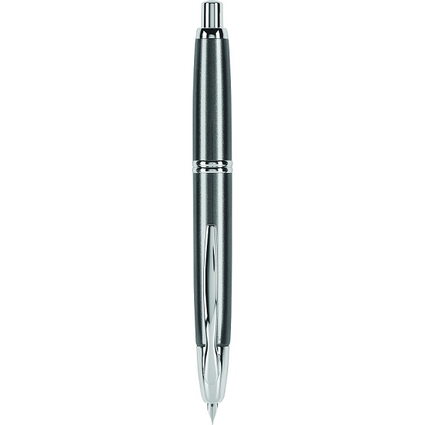 Pluma fuente retráctil Vanishing Point, sin tapa, con un diseño exclusivo, patentado y fabricado con los mas finos materiales; tinta líquida color azul, cuerpo color gris, acentos color rodio, punto fino, estuche con 1 pluma, convertidor y cartucho